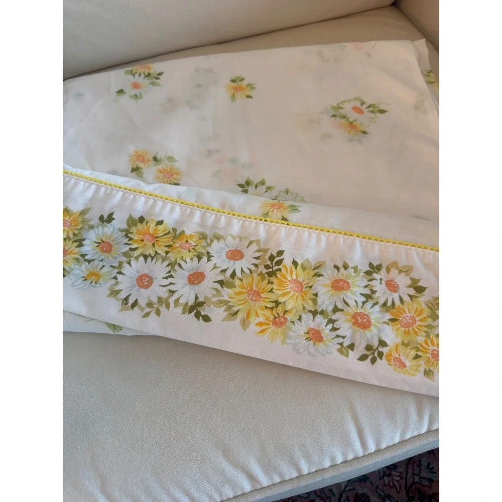 Vintage Pequot Twin Flat Sheet White Yellow Daisy  Floral No Iron Muslin